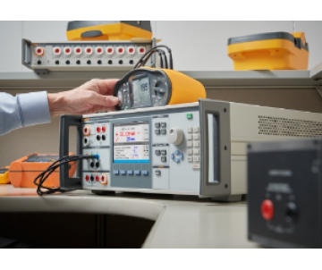 Fluke 5322A Калибратор электрических тестеров и тестеров электробезопасности